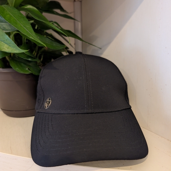 GAIAM Accessories - Gaiam Cruiser Breathable Nova Hat Black Laser Cut Running Yoga Performance Cap
